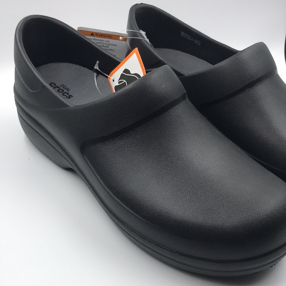 Oil and Water Slip Resistance Crocs Black Women’s - Picture 5 of 6